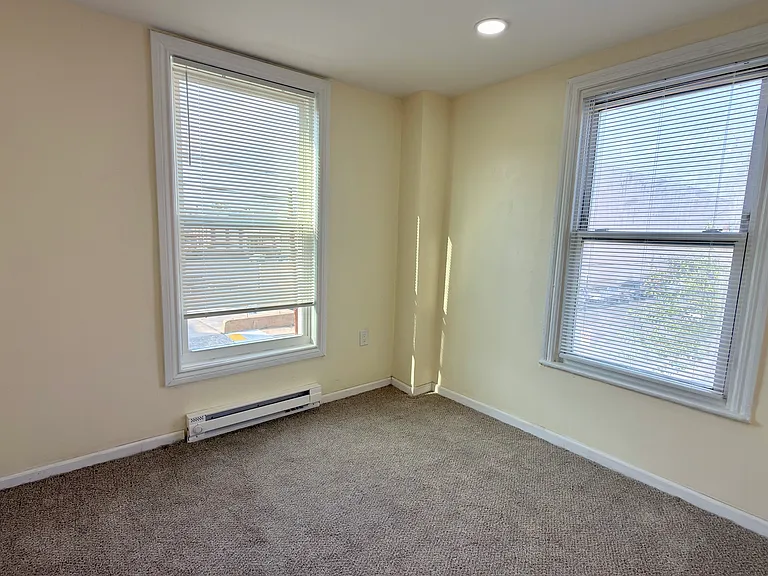 547 N Silk St — Photo 25
