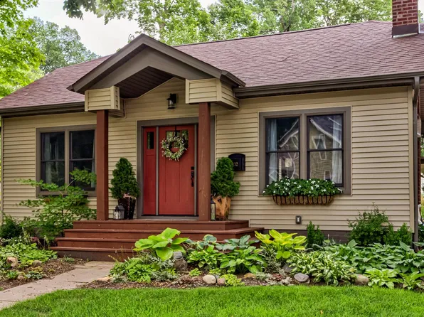 2132 Hughes St, Ames, IA 50014