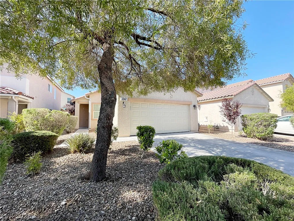 3 bed, 2.0 bath, 1151 sqft, $1,990 — Photo 2