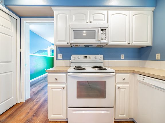 3rd image of 3367 SE Midvale Dr