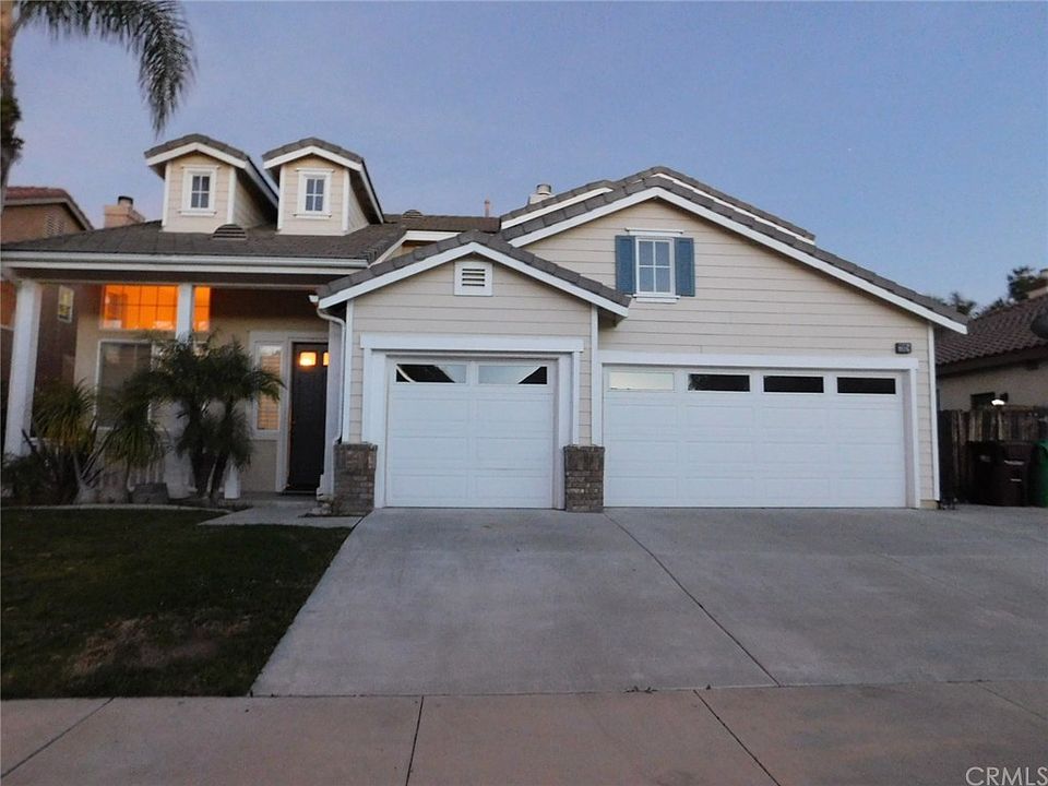 1st image of 33624 Azalea Ln