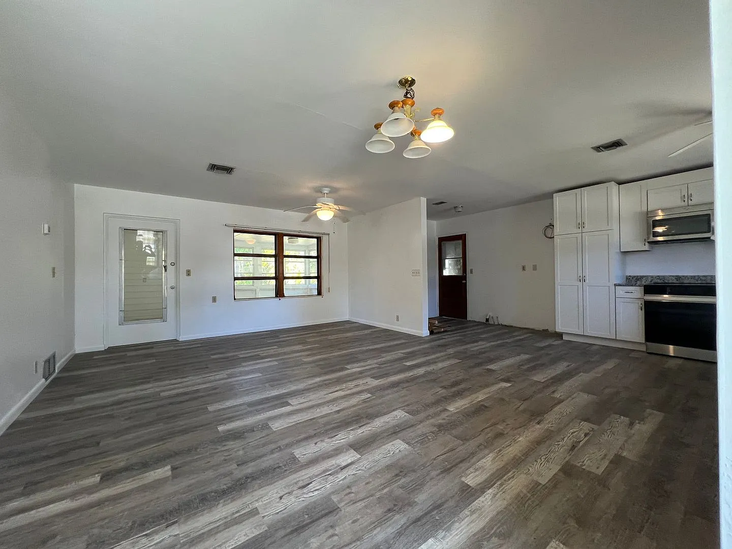 $1,425 ** Annual Lease (Includes Water/Electric/Lawn) * 1 Bedroom / 1 Bath * Duplex * Historic, D... — Photo 2