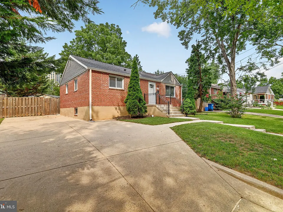 11102 Bucknell Dr