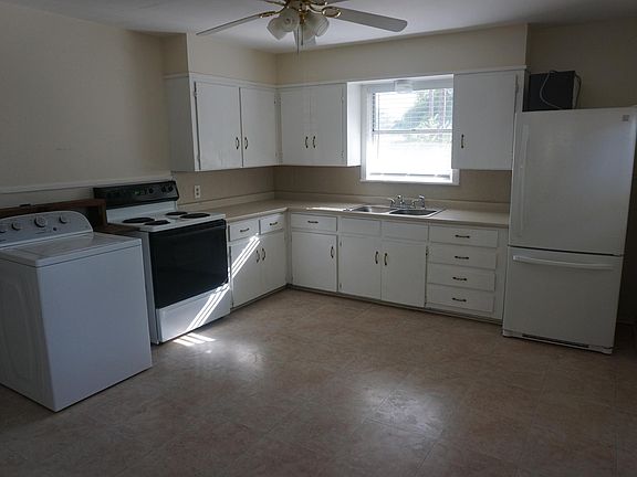 3rd image of 2531 Culver Ave