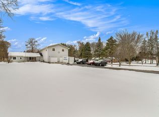 1150 Hemingway Rd, Lake Orion, MI 48360