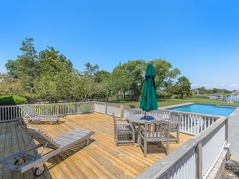 81 Scotts Landing Rd — Photo 20