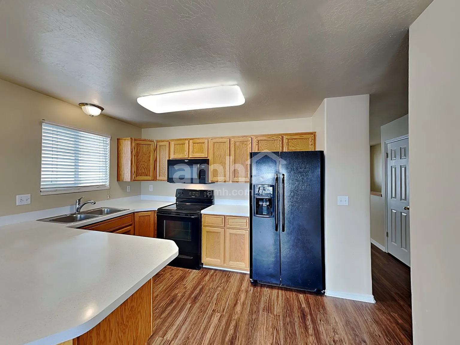 5 bed, 2.0 bath, 2440 sqft, $2,625 — Photo 3