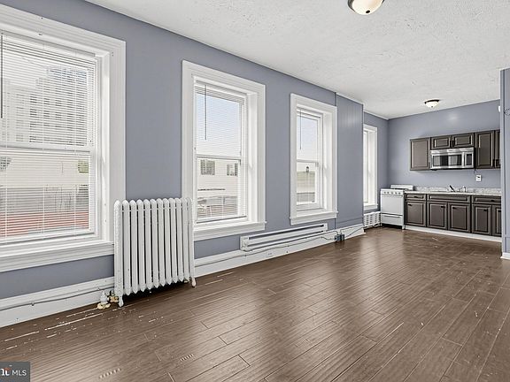 5th image of 304 N 5th St APT 5