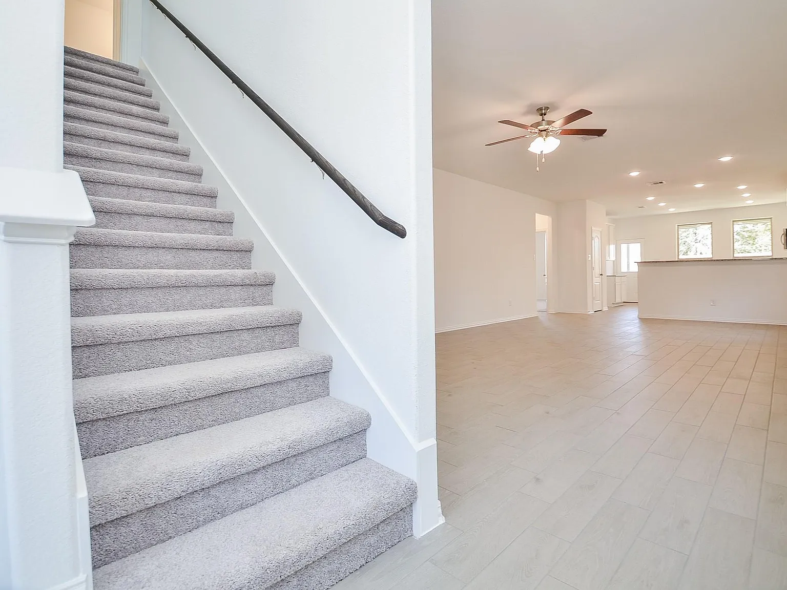 5 bed, 2.5 bath, 2409 sqft, $2,950 — Photo 3