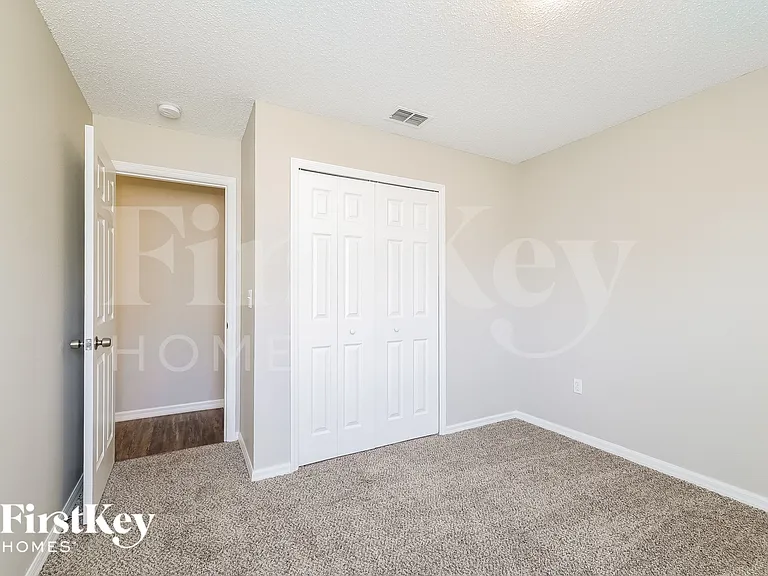 984 Alsace Dr — Photo 12