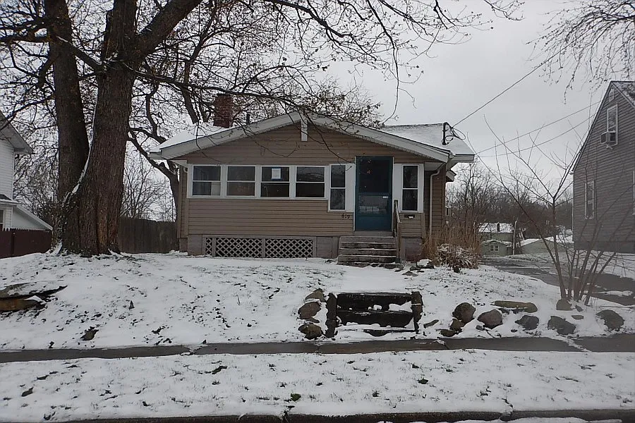 619 Wyandot Ave photo 1