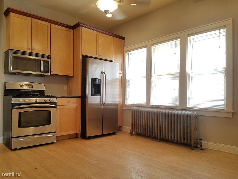 1st image of 1019 E Brady St