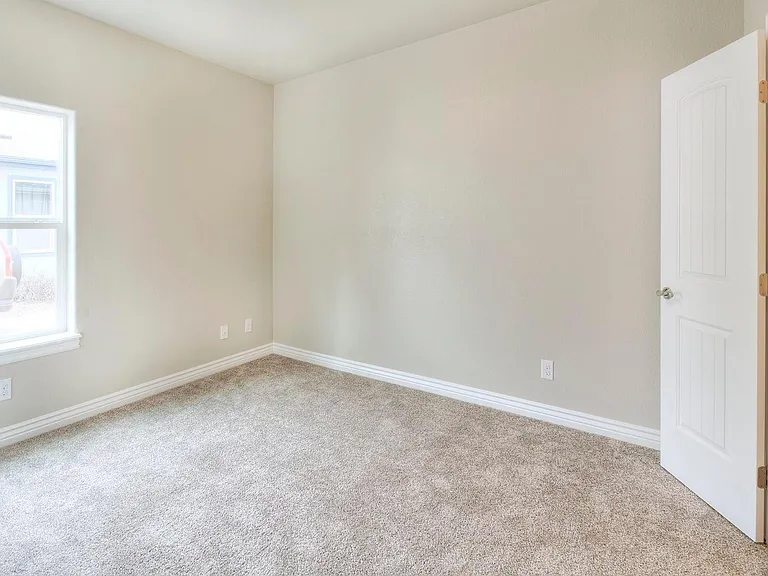 2495 Wheaton Dr — Photo 11