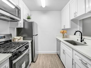 5830 Reseda Boulevard, Tarzana, CA 91356