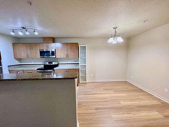 4th image of 10804 NE Holly St Unit 306