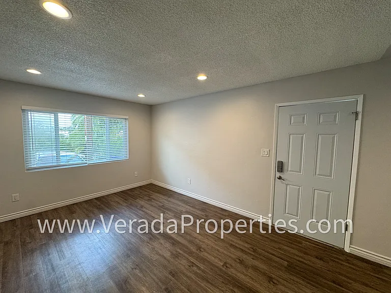 3832 Albatross St #B — Photo 17