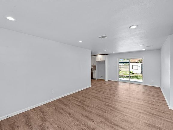 4th image of 4629 Cornell Dr