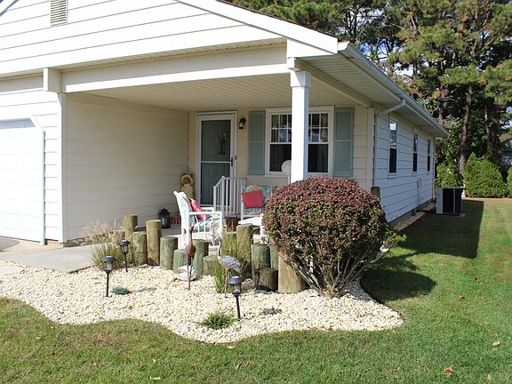 2nd image of 102 Freeport Blvd