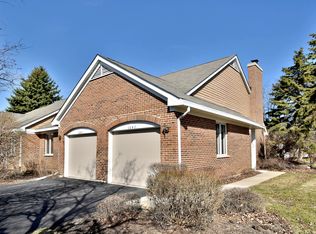 1642 Courtland Dr, Arlington Heights, IL 60004