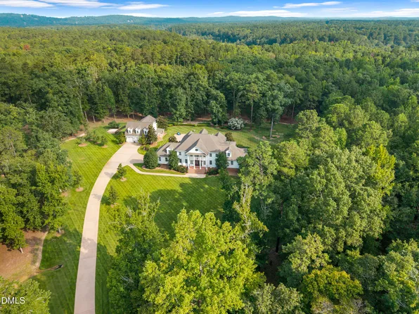 64 Pin Oak Ct, Chapel Hill, NC 27517