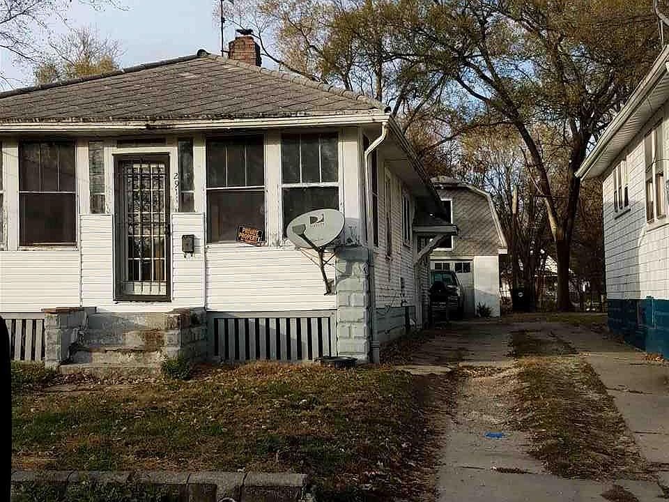 2nd image of 2911 W Wyoming St