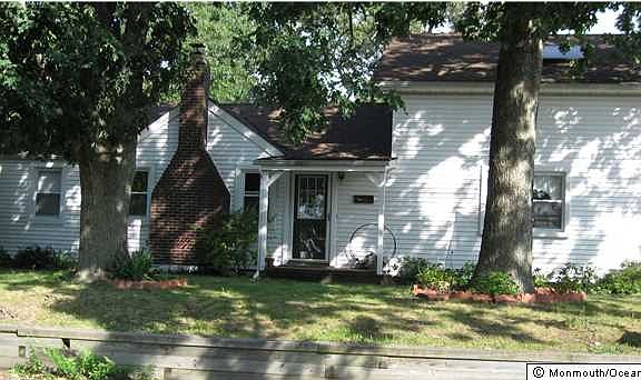 2nd image of 3107 Hiawatha Ave