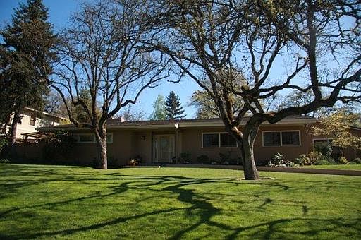 1st image of 2108 Woodlawn Dr