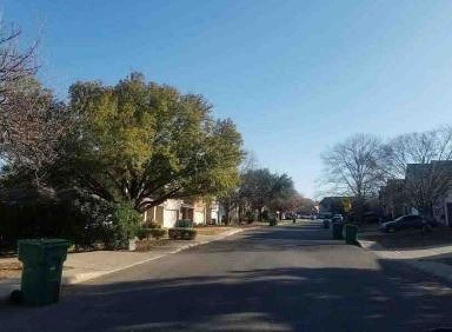 Exterior Neighborhood (street photo)