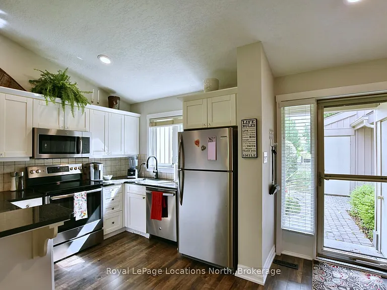590 Oxbow Cres — Photo 20