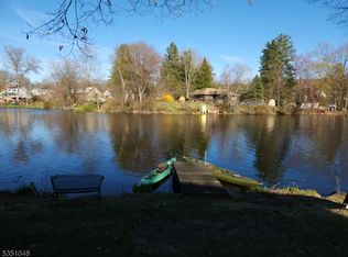 19 Choctaw Trl, Oak Ridge, NJ 07438