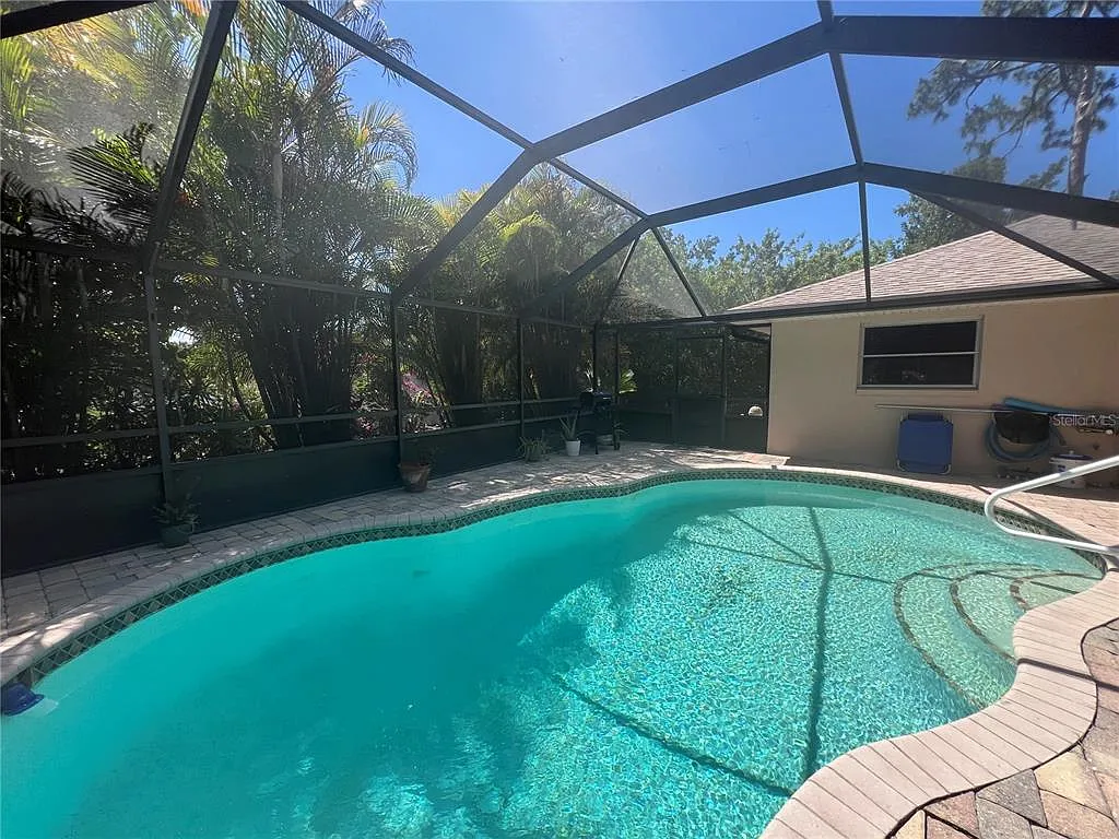 3 bed, 2.0 bath, 1783 sqft, $2,300 — Photo 3