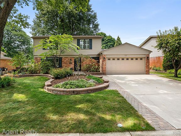 3rd image of 5963 Cliffside Dr