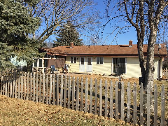 back of duplex with fence