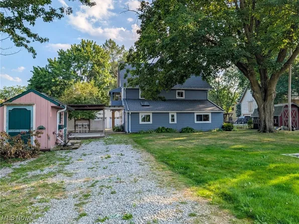 220 Edwin St NW, Hartville, OH 44632