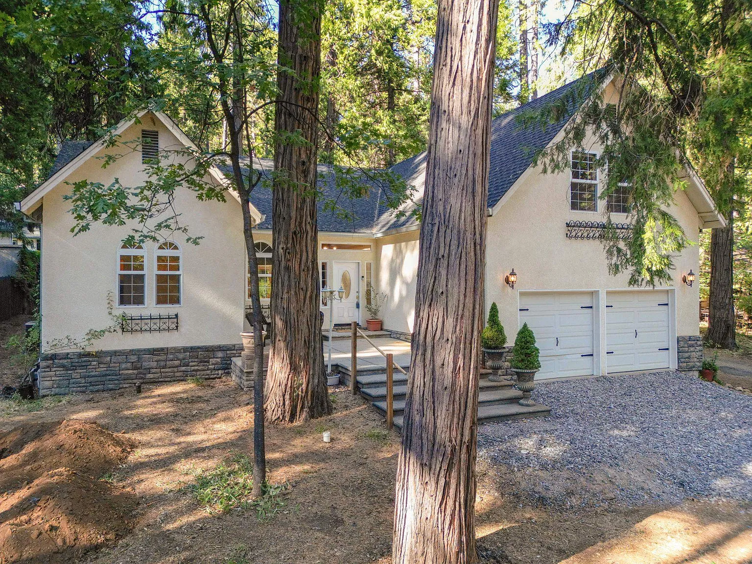 2802 Pine Dr photo 1