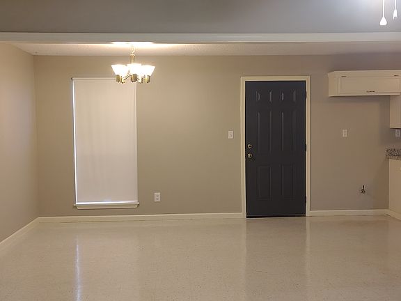 4th image of 304 Leo Dr