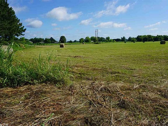 4th image of 704 N Walkers Corner Rd