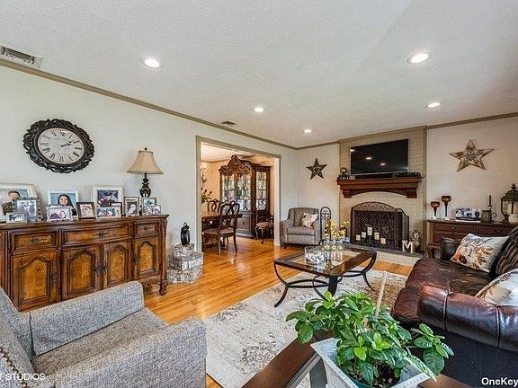 3rd image of 323 Grover Ave N