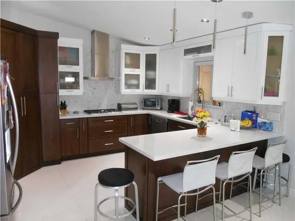 8986 NW 112th St, Hialeah Gardens, FL 33018