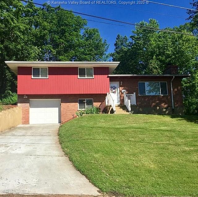1st image of 1202 Crown Dr