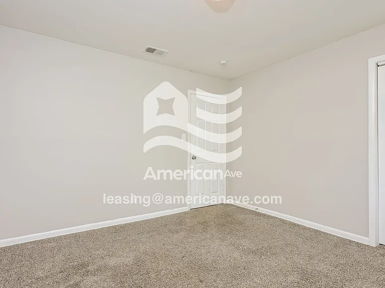 1515477_012_bedroom_13.jpg