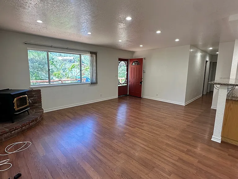 2100 Zermatt Dr — Photo 5