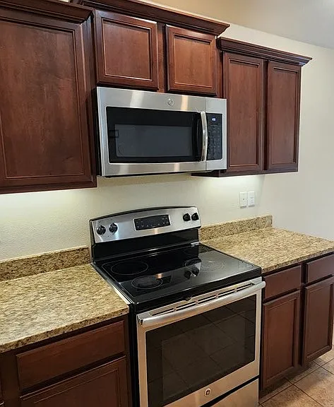 907 Candlestick Dr — Photo 3
