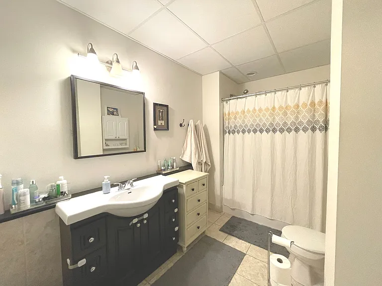 Cass Street Apartments — Photo 40