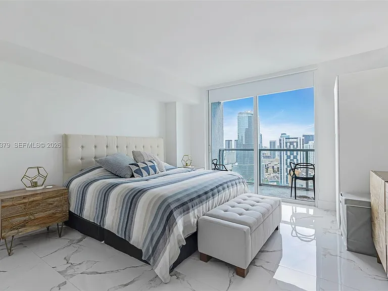 55 SE 6th St #3807 — Photo 3