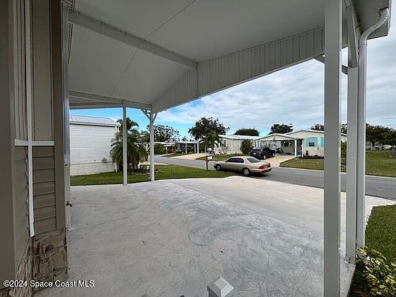 4th image of 1067 Wren Cir