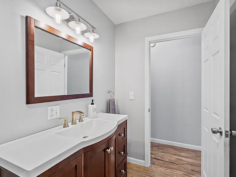 387 Maple Ave — Photo 25