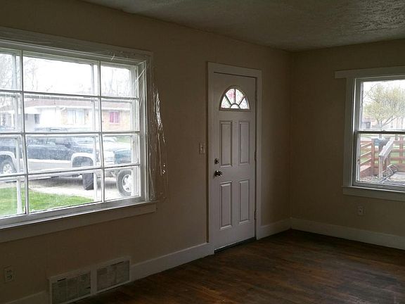 2nd image of 318 E Everettdale Ave