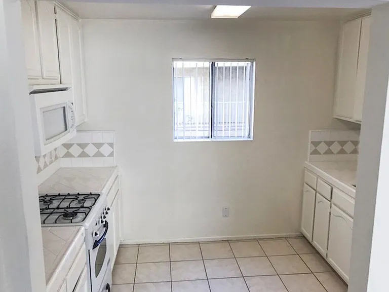15040 Moorpark St — Photo 7