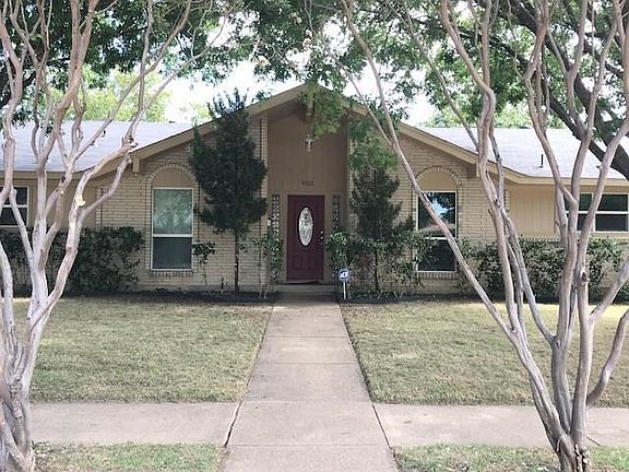 2nd image of 902 Bradfield Dr